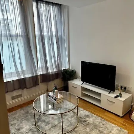 Amazing 2bed2bath Edgeware London