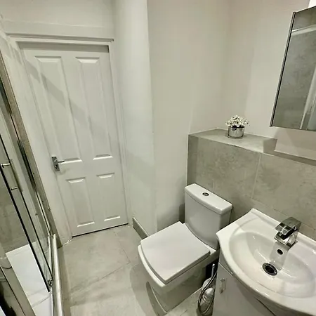 2 Minutes From Hyde Park, Private F Homestay *