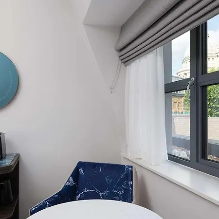 מלון Lost St Pauls London, Curio Collection By Hilton לונדון