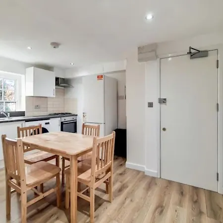 Apartment Flat 7 Mornington Crescent, 2 Bedroom, 1 Bathroom Flat