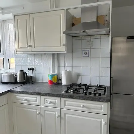 Spacious 2 Bed Flat Apartment