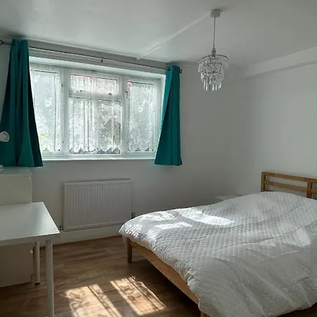 Spacious 2 Bed Flat * Barking (Greater London)