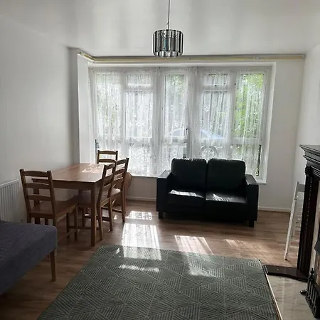 Spacious 2 Bed Flat Apartment Barking (Greater London)