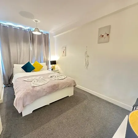 Burwood 2 Bedroom * London