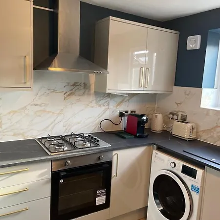 Elegant 2 Bedroom Flat In Chiswick Near Tube Stations