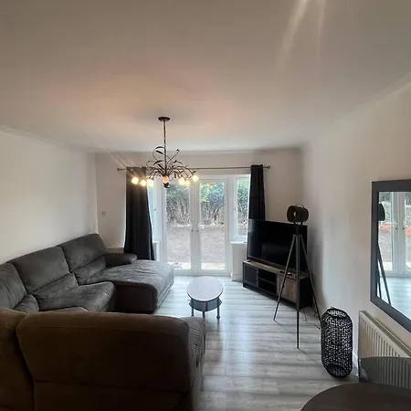 2 Bed With Garden & Parking West