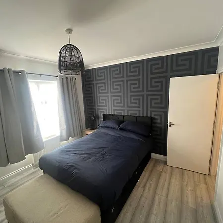 2 Bed With Garden & Parking West Londra