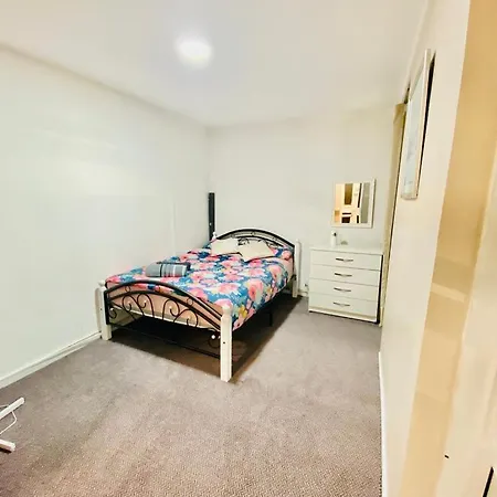 Spacious One Bedroom Edgeware Road Central *