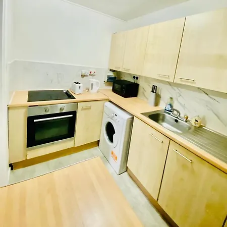 Spacious One Bedroom Edgeware Road Central London