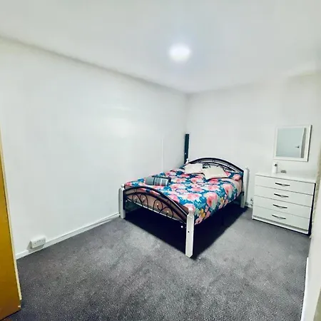 Spacious One Bedroom Edgeware Road Central *