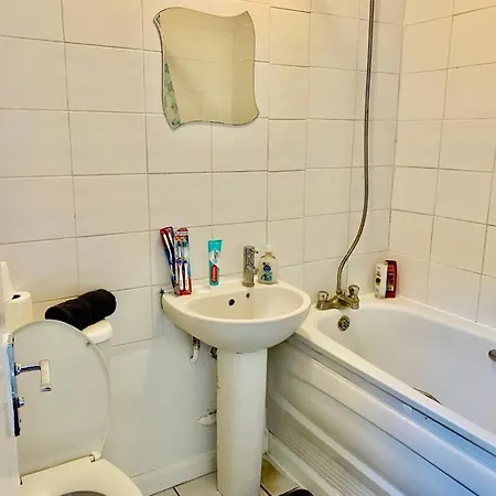 Spacious One Bedroom Edgeware Road Central Apartment