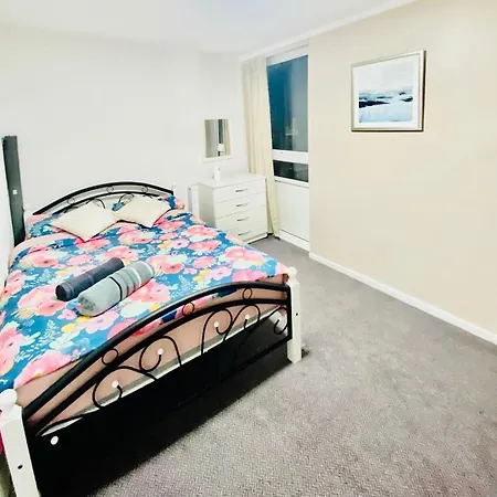 Spacious One Bedroom Edgeware Road Central *