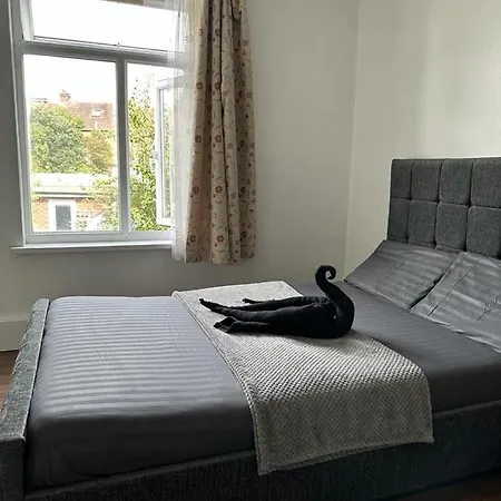 Homestay Affordable Private In Wembley *