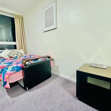 Spacious One Bedroom Edgeware Road Central *