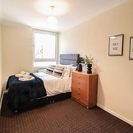 Apartment Cosy Property Right By Warren Street Station! Free Wifi! *