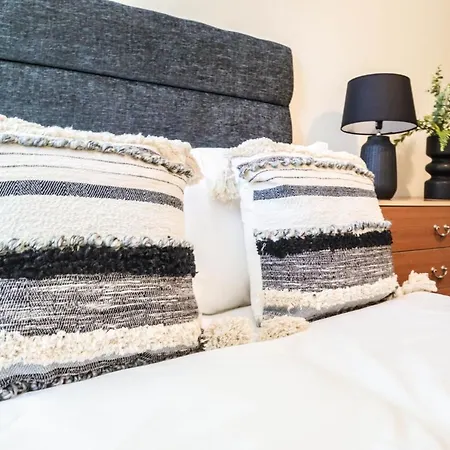 Cosy Property Right By Warren Street Station! Free Wifi! Apartment *