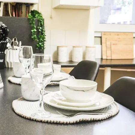 Apartment Cosy Property Right By Warren Street Station! Free Wifi! London