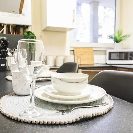 Cosy Property Right By Warren Street Station! Free Wifi! Apartment