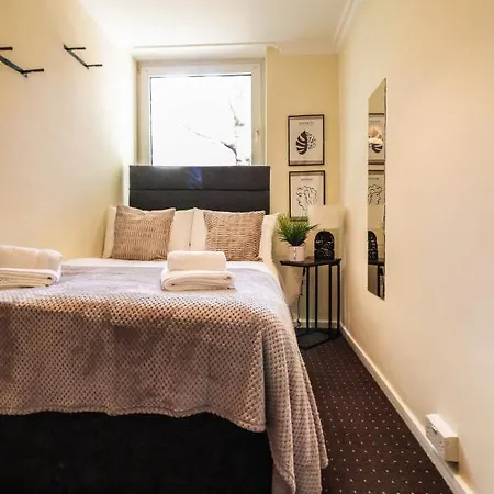 Cosy Property Right By Warren Street Station! Free Wifi!