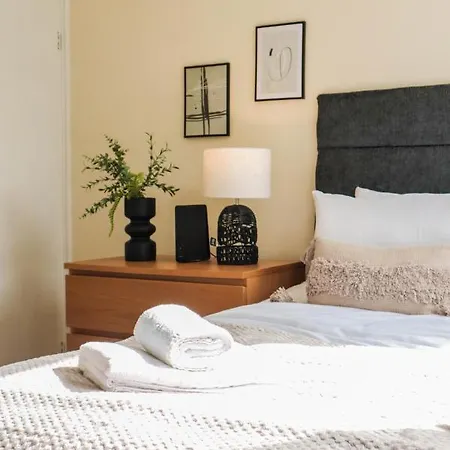 Cosy Property Right By Warren Street Station! Free Wifi! Apartment *