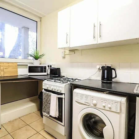 Apartment Cosy Property Right By Warren Street Station! Free Wifi!