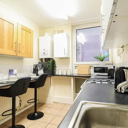Cosy Property Right By Warren Street Station! Free Wifi! London