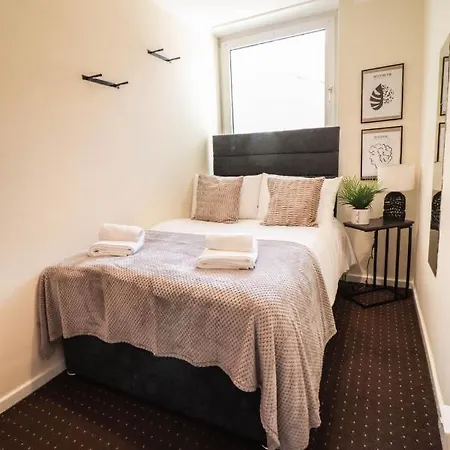Cosy Property Right By Warren Street Station! Free Wifi!