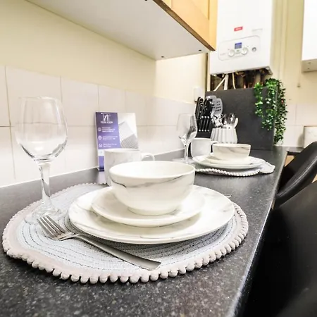 Cosy Property Right By Warren Street Station! Free Wifi! London