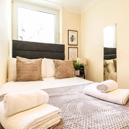 Cosy Property Right By Warren Street Station! Free Wifi! * London