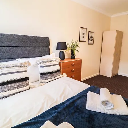 Apartment Cosy Property Right By Warren Street Station! Free Wifi!