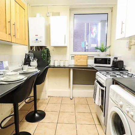 Cosy Property Right By Warren Street Station! Free Wifi! London
