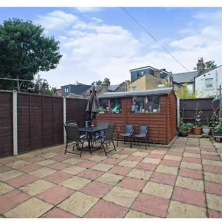 The Leyton Oasis Londres