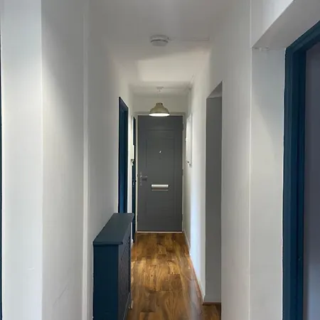 Elegant 2 Bedroom Flat In Chiswick Near Tube Stations *