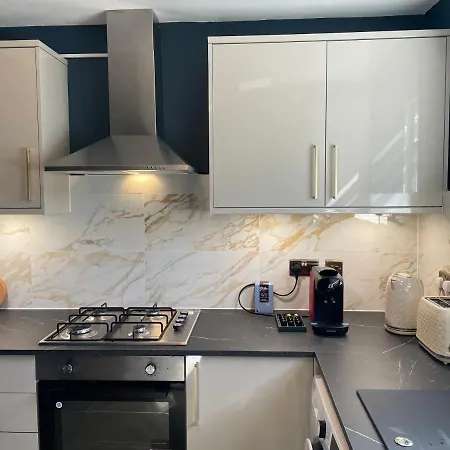 Elegant 2 Bedroom Flat In Chiswick Near Tube Stations * London