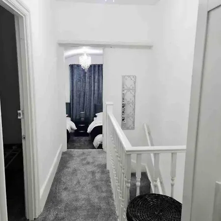 L A Place Croydon, London Norwood