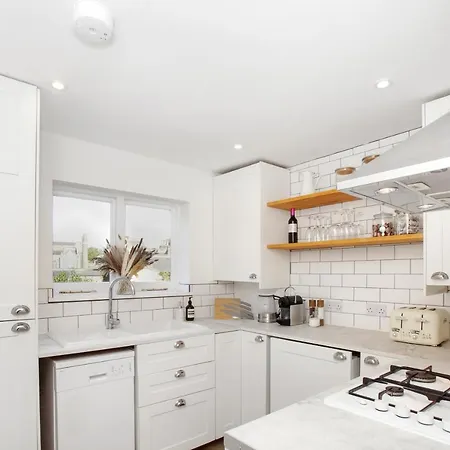 Bright, Stylish & Cosy 3-bed Flat Near Mile End Apartment *