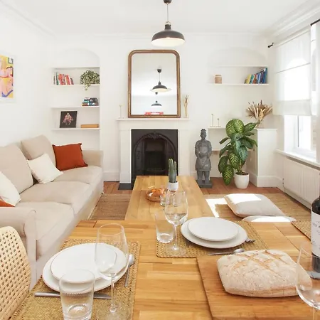 Bright, Stylish & Cosy 3-bed Flat Near Mile End