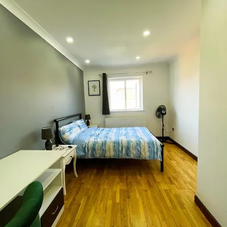 New Look, 7 Minutes To Station, 20 Minutes To London * Streatham Vale