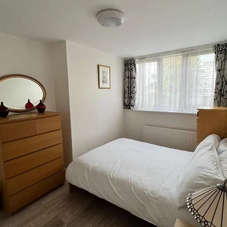 Modern 3 Bedroom 3 Bathroom With Private Garden - Maida Vale *