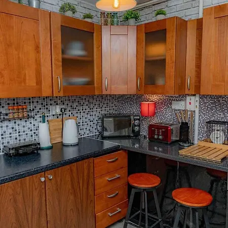 Apartment Unique W/garden Hot Tub, Sauna & Cinema London