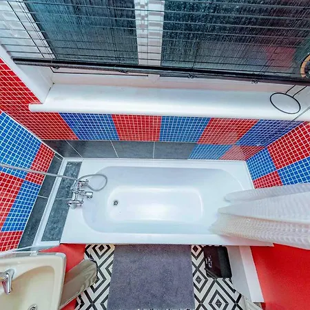 Unique W/garden Hot Tub, Sauna & Cinema London