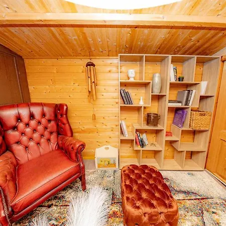 Unique W/garden Hot Tub, Sauna & Cinema Apartment London