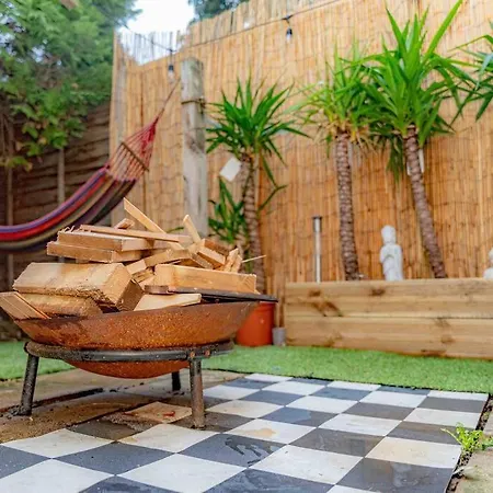 Unique W/garden Hot Tub, Sauna & Cinema * London
