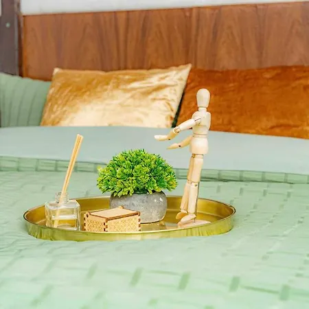 Unique W/garden Hot Tub, Sauna & Cinema * London