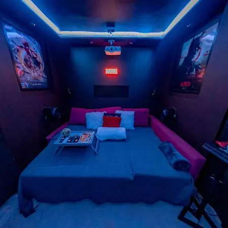 Apartment Unique W/garden Hot Tub, Sauna & Cinema *