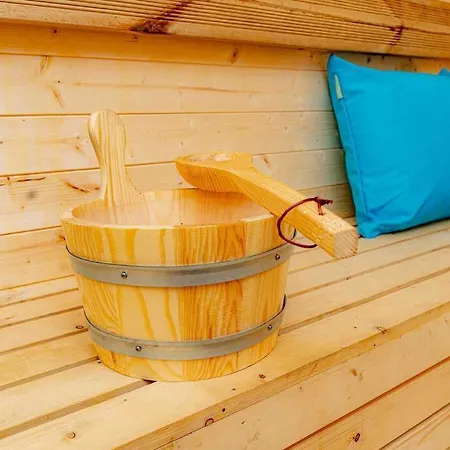 Unique W/garden Hot Tub, Sauna & Cinema *