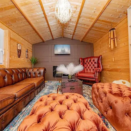 Unique W/garden Hot Tub, Sauna & Cinema London