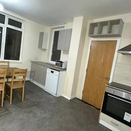 North Spacious: 7-bedroom Group Retreat With Gym Holiday home