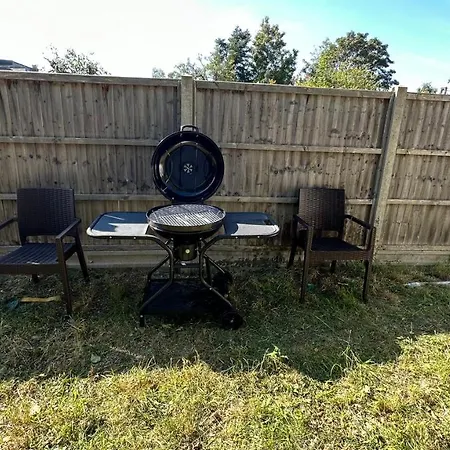North A Spacious 7 Bedroom House Accommodating Up To 18 People Complete With Own Gym And Table Tennis * Londýn