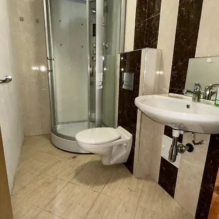 North Spacious: 7-bedroom Group Retreat With Gym London